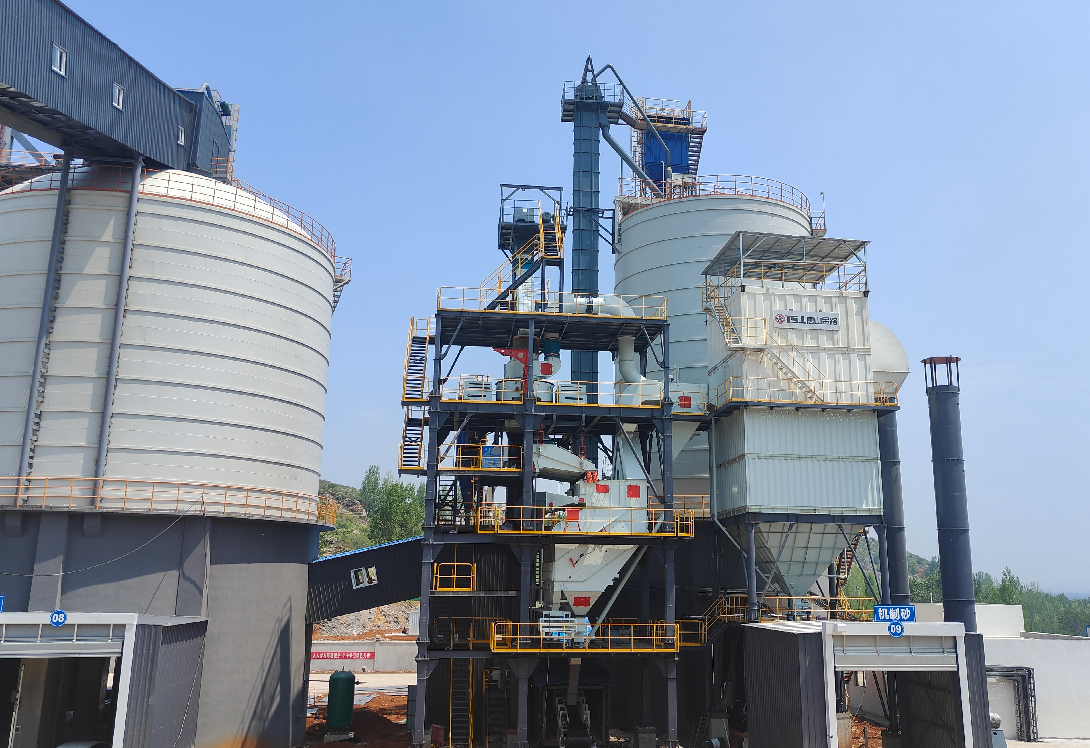 山東時產(chǎn)150噸制砂樓項目，一個月時間進入投產(chǎn)模式
